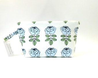 Marimekko Vihkiruusu Fabric Zip Pouch in White Blue            size Large 10"