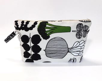Marimekko Puutarhurin Parhaat Fabric Zip Pouch in green black            size Large 10"