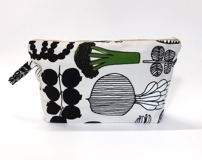 Marimekko Puutarhurin Parhaat Fabric Zip Pouch in green black            size Large 10"