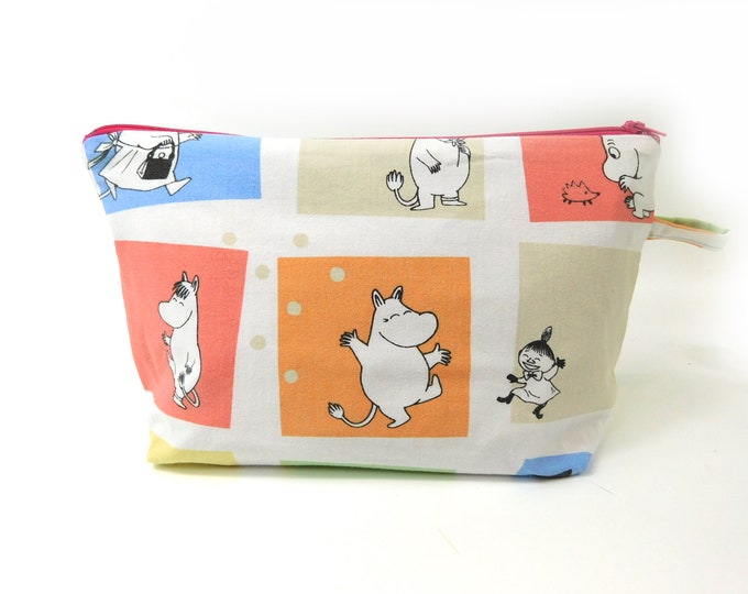 Moomin Multicoloured Fabric Zip Pouch       size Large 10"