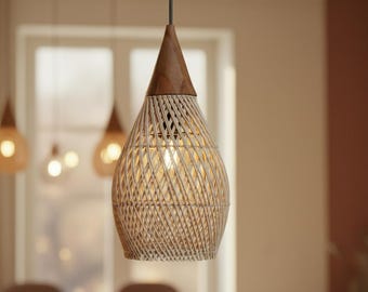 Rattan-Pendelleuchte mit Teakholz, handgefertigte Deckenleuchte