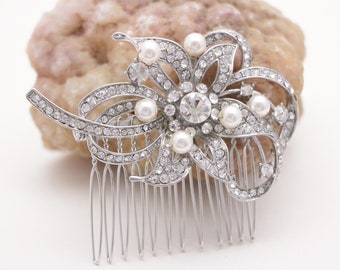 Silver Wedding comb Pearl headpiece Wedding hair jewelry Bridal hair accessories Wedding hair comb Crystal hair piece Bridal hair comb Boho