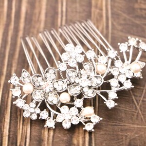 Silver Wedding hair comb Side Bridal headpiece Bridal hair accessories for bun Wedding hair piece Bridal hair comb Crystal hair clip Wedding
