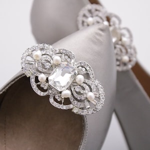 Silver Wedding shoe clips Pearl shoe clips Wedding shoe accessories Gold Rhinestone shoe clips Crystal shoe clips Rose gold Bridal shoe clip