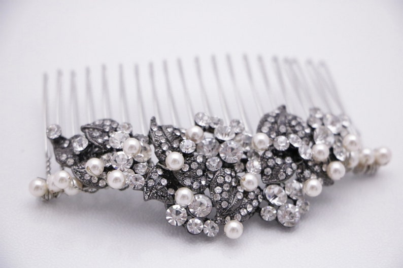 Pearl and Crystal hair comb Side bridal hair comb Rhinestone Wedding comb Side hair comb Wedding headpiece Bridal hair accessories floral Black tone