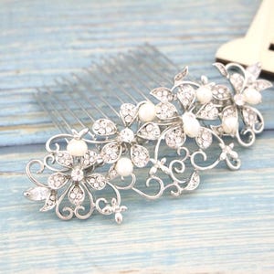 Silver Wedding hair comb Pearl Wedding comb Bridal hair jewelry Wedding hair accessories for bun Wedding headpiece Bridal hair comb Crystal
