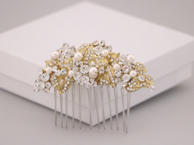 Pearl hair comb Gold veil comb Side bridal headpiece Wedding hair accessories floral Wedding hair comb Rhinestone Bridal hair comb hairpiece Gold tone