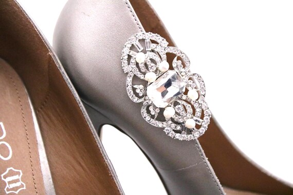 Crystal Shoe Clips, Silver Rhinestone Wedding Accessories Pearl shoe clips Wedding dress shoe clips Bridal shoe clips Bridesmaid shoe clips