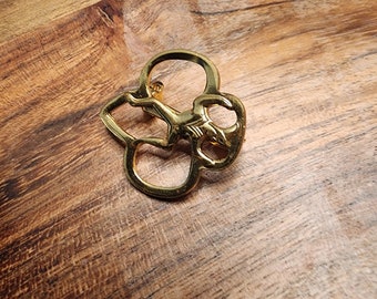 GS Girl scouts 1960's , WAGGGS, Brownie pin.