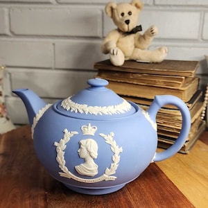 Teapot Queen Elizabeth II Coronation Wedgwood Blue Jasper 1953 Royal Memorabilia