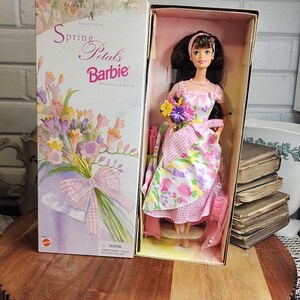 Avon exclusive Spring Petals Barbie vintage 1996 mattel