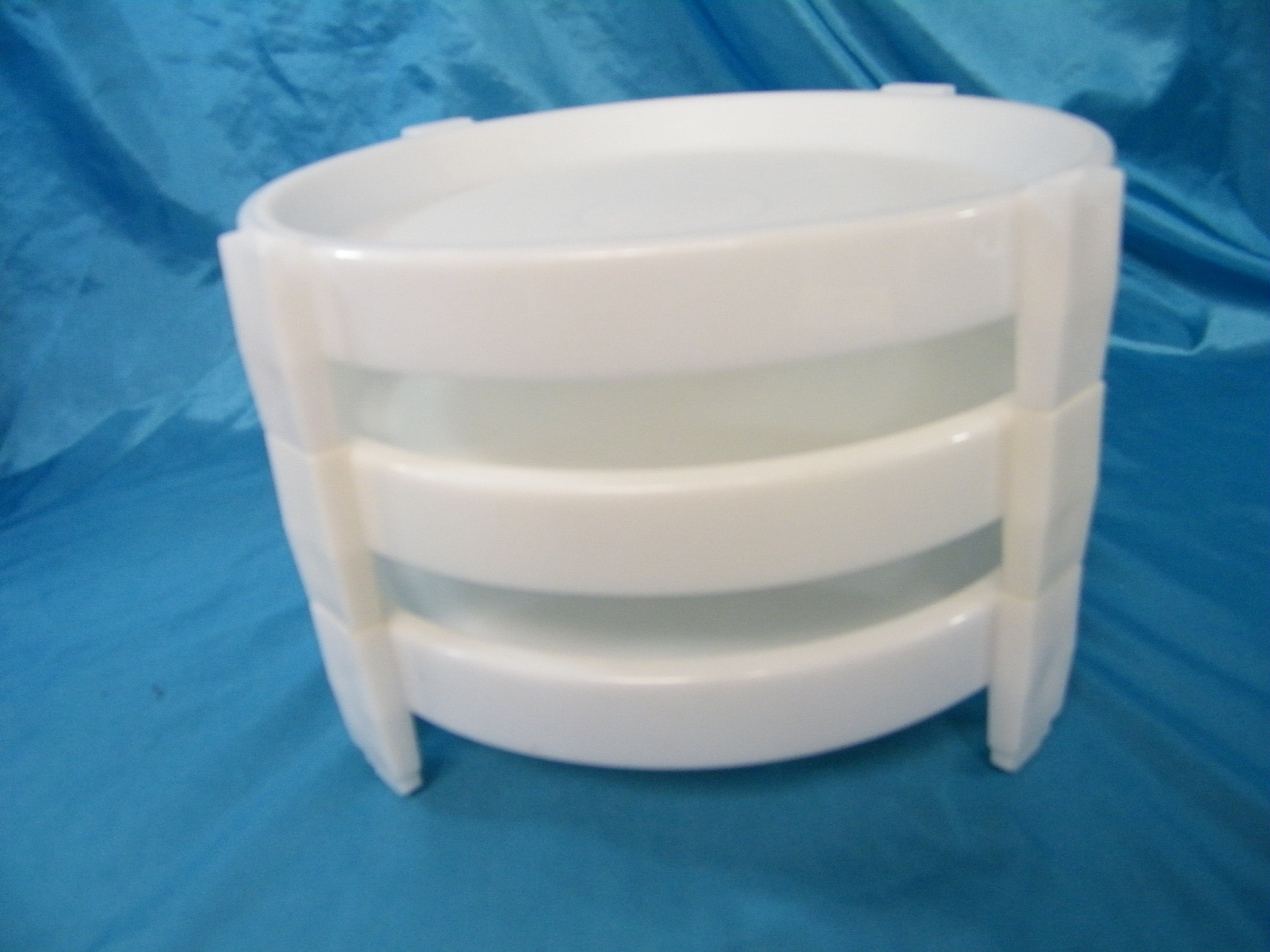 Tupperware Pie Rack - White 3 Piece - (Yellowed with Age) -Divide a Rack  - Stackable Pie Stand