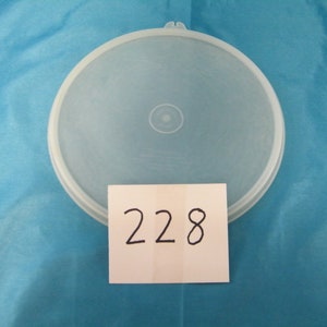 Tupperware Lid - Replacement Lid - # 228 - Fits Bowls # 265 & # 266 - 6 1/2" inside measurement - see description