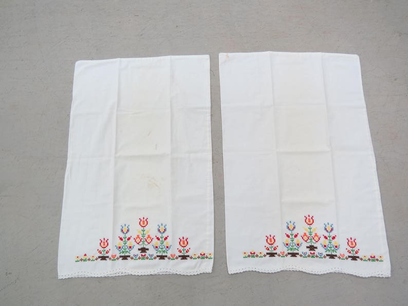 12RTT17 Free Shipping Pennsylvania Dutch Cross Stitch Vintage Embroidered Pillowcases