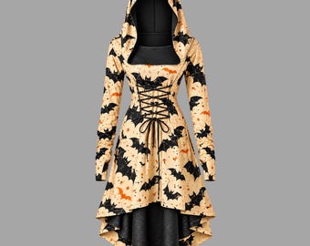 Heksenjurk met capuchon en vleermuizenprint, korset en vetersluiting in de taille | Halloweenkostuum