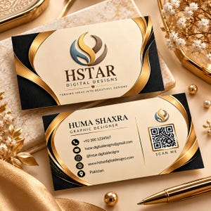 Könnte beinhalten: Zwei rechteckige Visitenkarten in Creme und Schwarz mit geschwungenen goldenen Akzenten. Die obere Karte zeigt das Logo und den Text HSTAR DIGITAL DESIGNS. Die untere Karte enthält Huma Shaxra, Kontaktdaten und einen QR-Code.