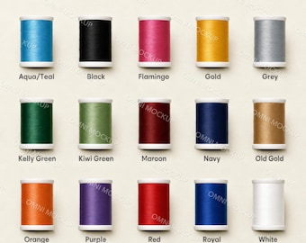 以下が含まれることがあります： 3列に並んだ15個の糸巻きのグリッド。Aqua/Teal、Black、Flamingo、Gold、Grey、Kelly Green、Kiwi Green、Maroon、Navy、Old Gold、Orange、Purple、Red、Royal、Whiteという色名がラベル付けされています。