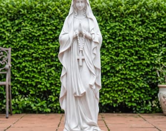 Estatua de la Virgen María orando de 79 cm (31 pulgadas) para jardín, escultura católica de María para exteriores / decoración religiosa para patio / Madre Santísima para jardín, césped o porche