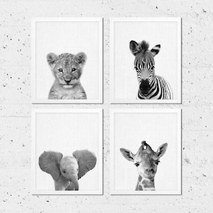 Safari Tiere Kinderzimmer Dekor, Tiere Druck-Set von 4, Baby Löwe Elefant Giraffe Zebra, afrikanische Tiere, schwarz weiß moderne druckbare Kunst