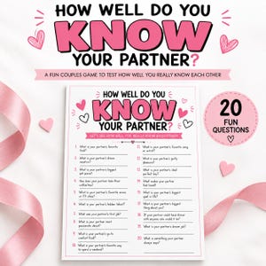Può includere: Un foglio di gioco in carta bianca intitolato How Well Do You Know Your Partner con venti domande numerate e righe vuote per le risposte. Il design presenta testo rosa, illustrazioni di cuori e un badge circolare 20 Fun Questions.