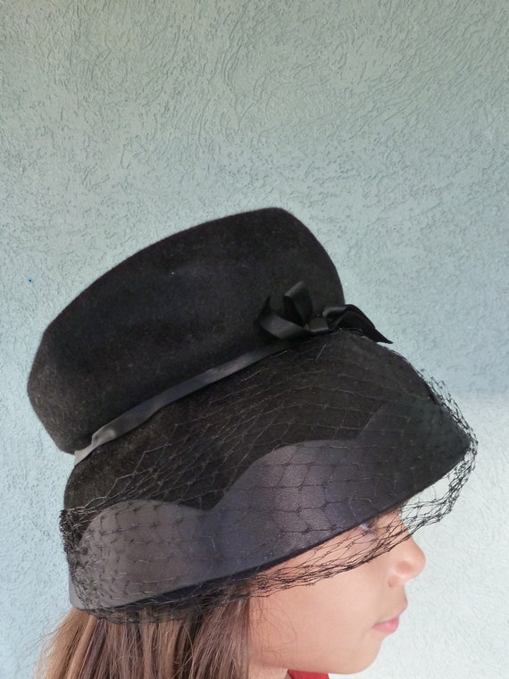 Stylish Vintage Henry Pollack Glenover Cloche Hat with Satin & Netting Perfect for Formal Attire