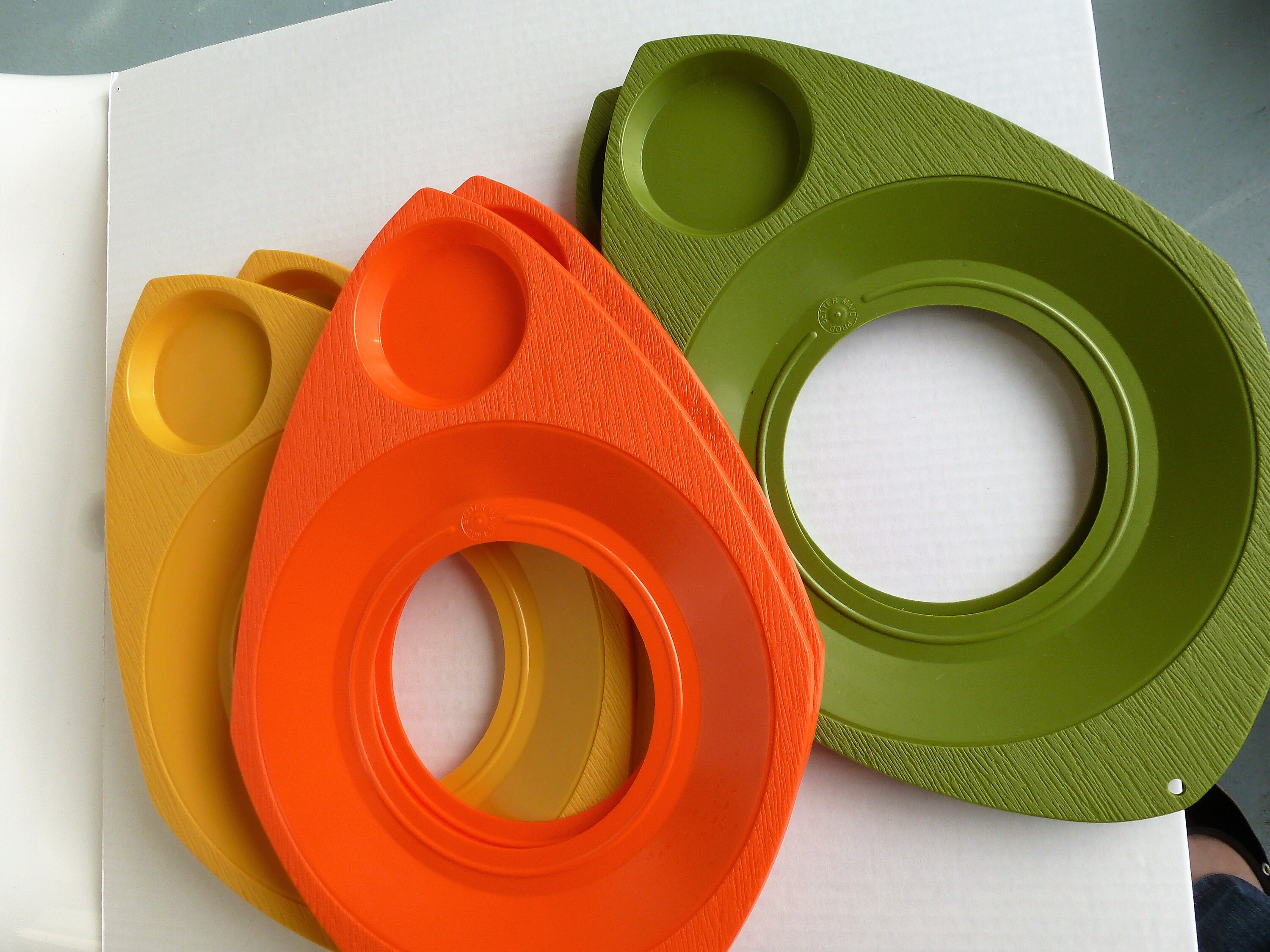 Vintage Set of 6 Plastic Picnic Plate & Cup Holders