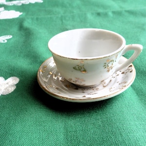 Tasse à thé et soucoupe antiques pour enfants : fleurs dorées peintes à la main, fabriquées au Japon