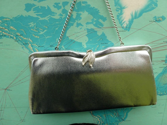 Rare Find Lux Vintage Metallic Silver Convertible Clutch Evening Bag with Leaf Clasp and Chain