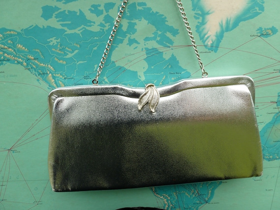 Rare Find Lux Vintage Metallic Silver Convertible Clutch Evening Bag with Leaf Clasp and Chain