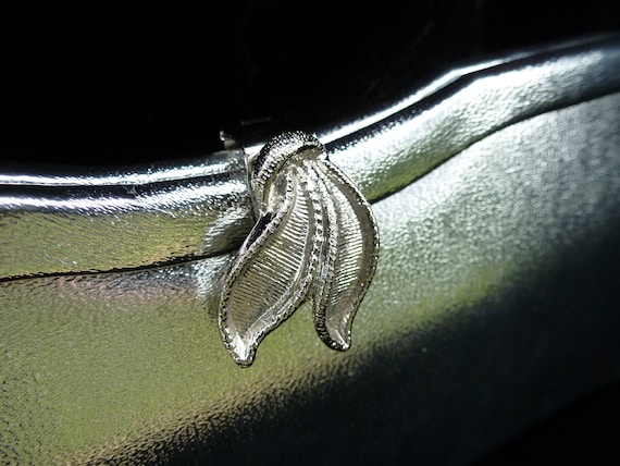 Vintage Metallic Silver Clutch: 1960s Evening Bag with Leaf Clasp