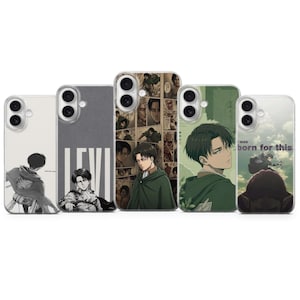 Könnte beinhalten: Fünf transparente Handyhüllen mit dem Anime-Charakter Levi Ackerman aus Attack on Titan. Die Designs zeigen Manga-Panels, den Namen LEVI und den Text I was born for this. Jede Hülle verfügt über einen Ausschnitt für eine Doppelkamera.