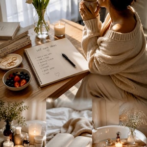 Może przedstawiać: Notatnik spiralny z napisem self care ideas i listą czynności, czarny długopis, ceramiczny kubek, szklany wazon z białymi tulipanami, miska z jagodami, taca z produktami do pielęgnacji skóry, jadeitowy roller oraz otwarta książka na łóżku.