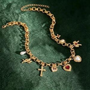 Bracciale vintage con ciondolo a forma di cuore e croce, catena con perline dorate a forma di stella e fiocco d'angelo.