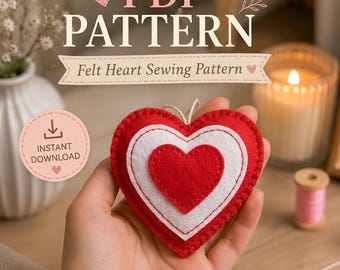 Puede incluir: Un adorno de corazón de fieltro en capas con una base roja, una capa intermedia blanca y un corazón rojo más pequeño en la parte superior con costuras visibles. La imagen incluye el texto PDF PATTERN, Felt Heart Sewing Pattern e INSTANT DOWNLOAD.