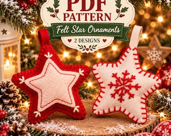 Puede incluir: Un patrón en PDF para adornos de estrella de fieltro con dos diseños. Un adorno es rojo con una estrella central color crema y costuras blancas, mientras que el otro es color crema con un copo de nieve bordado en rojo y costuras rojas.