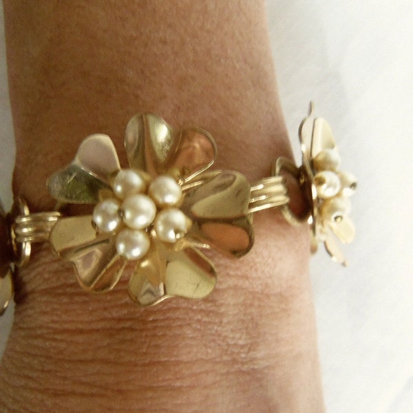 Vintage Coro Flower/Pearl Bracelet