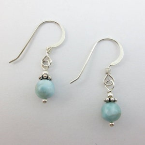 Pendientes colgantes de Larimar azul cielo de 5 mm en plata de ley o relleno de oro de 14 k Pendientes colgantes Pendientes azules Pascua imagen 2