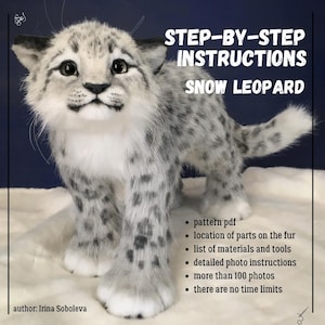 Op de afbeelding: Een pluche sneeuwluipaardwelp met grijs en wit gevlekte vacht, donkere ogen en zwarte oortoppen. De tekst luidt: STEP-BY-STEP INSTRUCTIONS SNOW LEOPARD, pattern pdf, location of parts on the fur, list of materials and tools, detailed photo instructions, more than 100 photos, there are no time limits, author: Irina Soboleva.