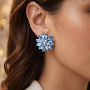Boucles d’oreilles fleur bleue élégante en alliage