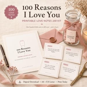 Può includere: Un kit stampabile per barattolo di messaggi d'amore composto da un barattolo di vetro riempito di foglietti, legato con un nastro rosa polvere. Include un foglio di istruzioni, quattro biglietti con testo, una busta rosa con sigillo, penna e forbici.