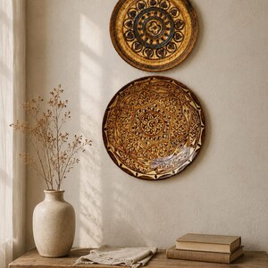 Juego de 2 platos de cerámica vintage para pared / Cerámica danesa y alemana occidental de los años 70 / Jette Hellerøe / Decoración de pared bohemia escandinava de mediados de siglo