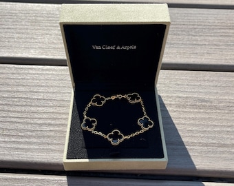Van Cleef & Arpels Yellow Gold Onyx Clover Charm Chain Bracelet