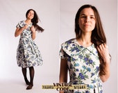 1950s vintage Cotton Textured Floral print fabric dress White purple green dress 50s full skirt Summer dress size Small
