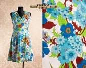 White Blue 70s vintage Floral dress Sleeveless V neck Shirt mini dress Mod hippie dress size Medium