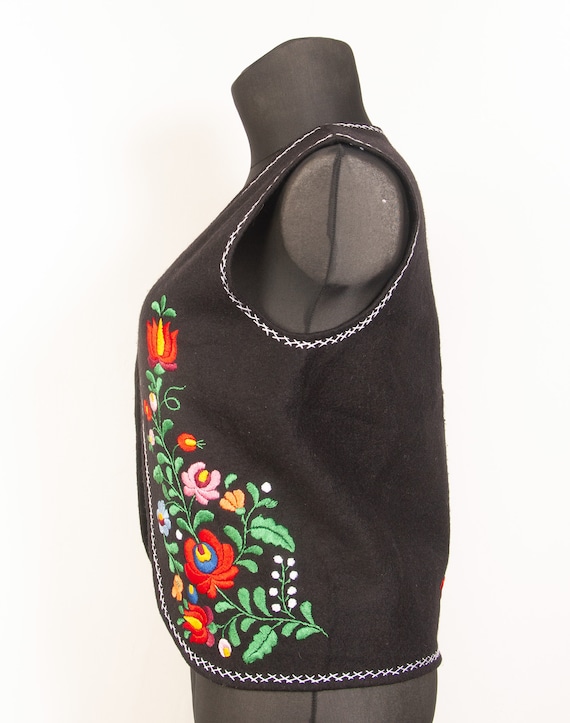 Hungarian hand embroidered Black floral vest / Ma… - image 3