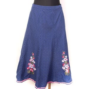 Jupe Bandage Brodée ENDLESS ROSE - Taille S - Couleur Argent/noir - Style Flare Courte - Neuf Sans étiquettes