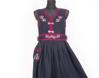 Dunkelblaues Festdrakt Kleid aus Norwegen / Norwegen Bunad style / Größe Small