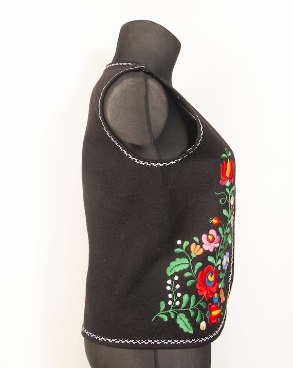 Hungarian hand embroidered Black floral vest / Ma… - image 5