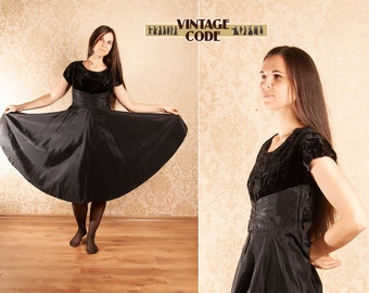 50s Black Velvet Taffeta Full skirt dress / Short sleeve Fit & Flare 1950s Party Cocktail Prom dress /  size XS to Small