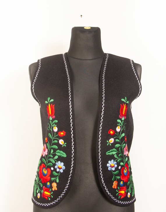 Hungarian hand embroidered Black floral vest / Ma… - image 10